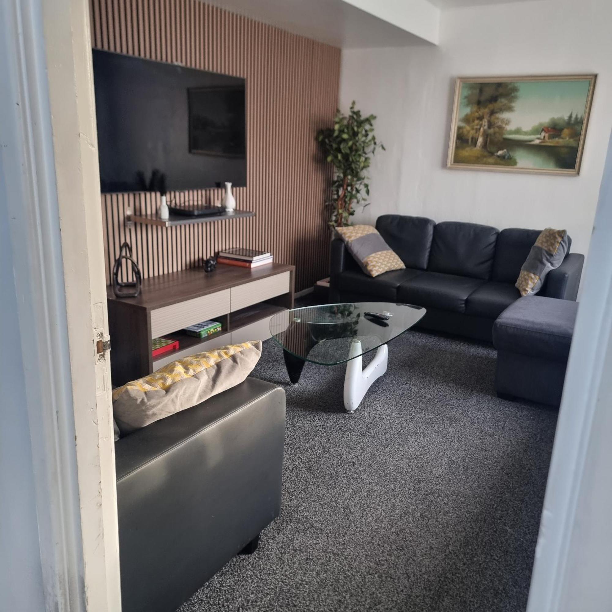 Spacious House In Holiday home Manchester