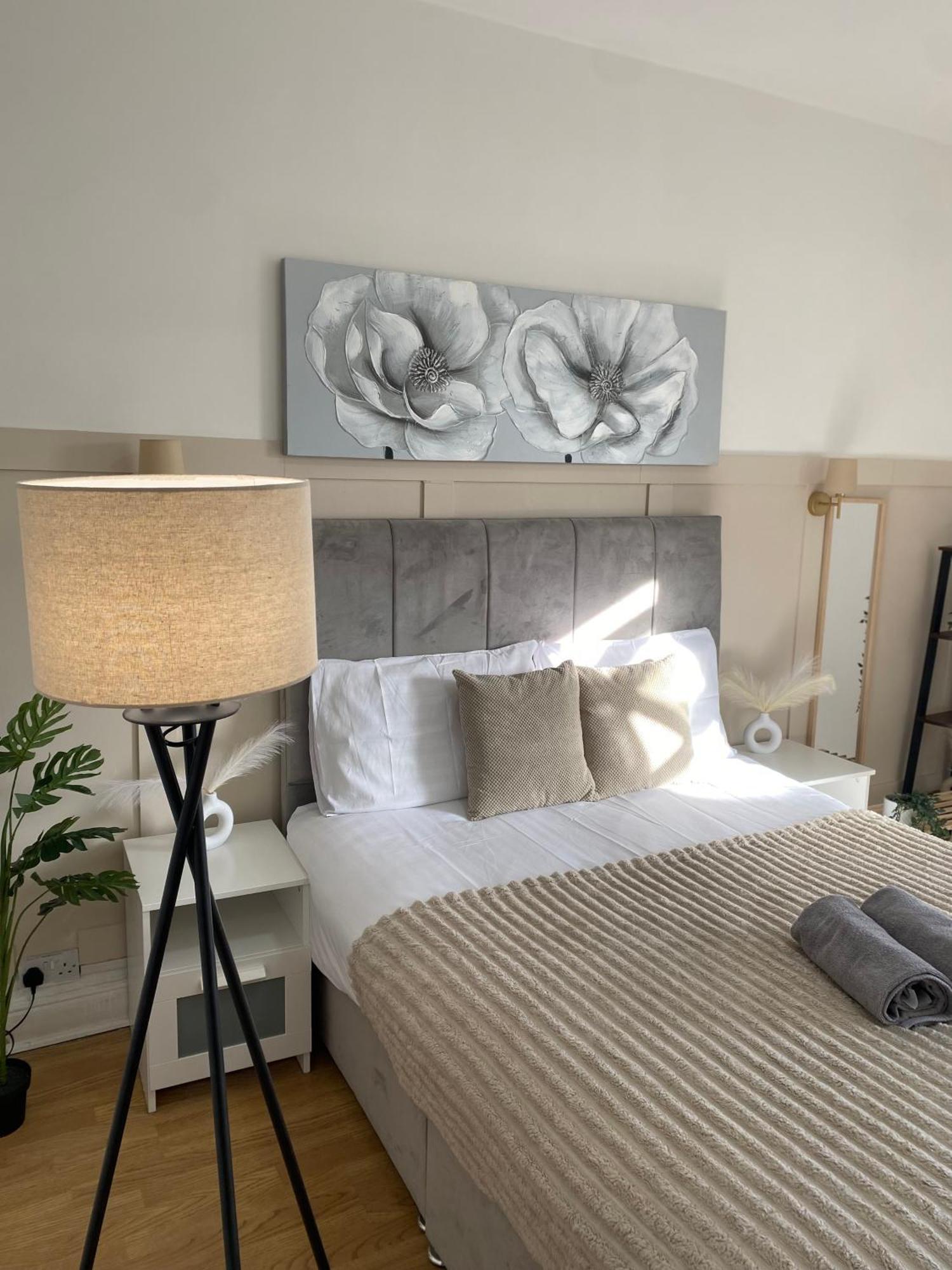 Modern Townhouse-free Parking-games Room-fast W-ifi Holiday home *