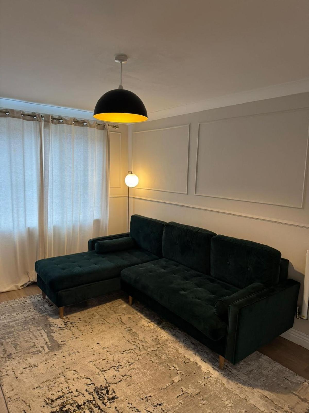 Stylish 5 Mins To Center Holiday home