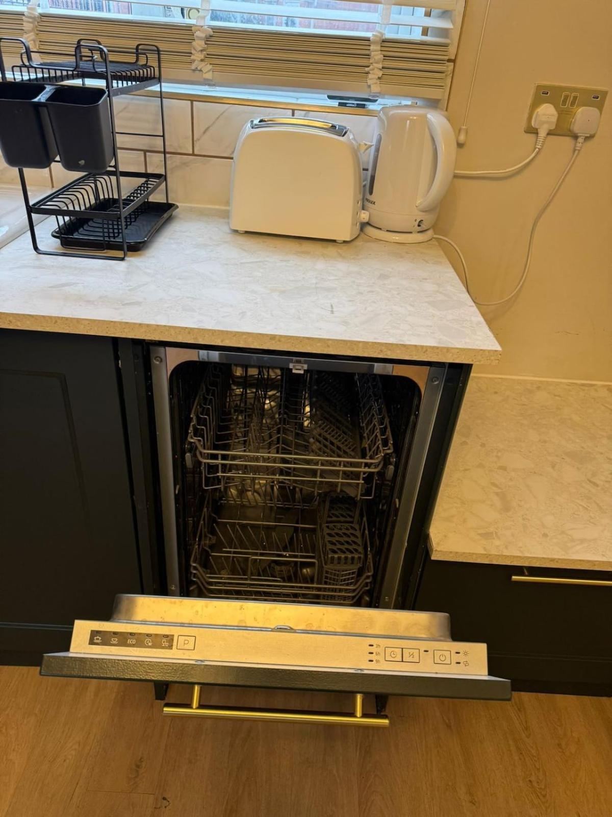 Stylish 5 Mins To Center Holiday home Manchester