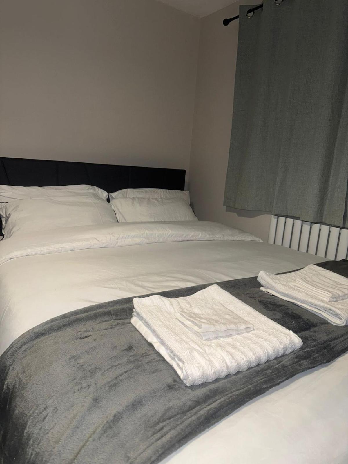 Stylish 5 Mins To Center Holiday home