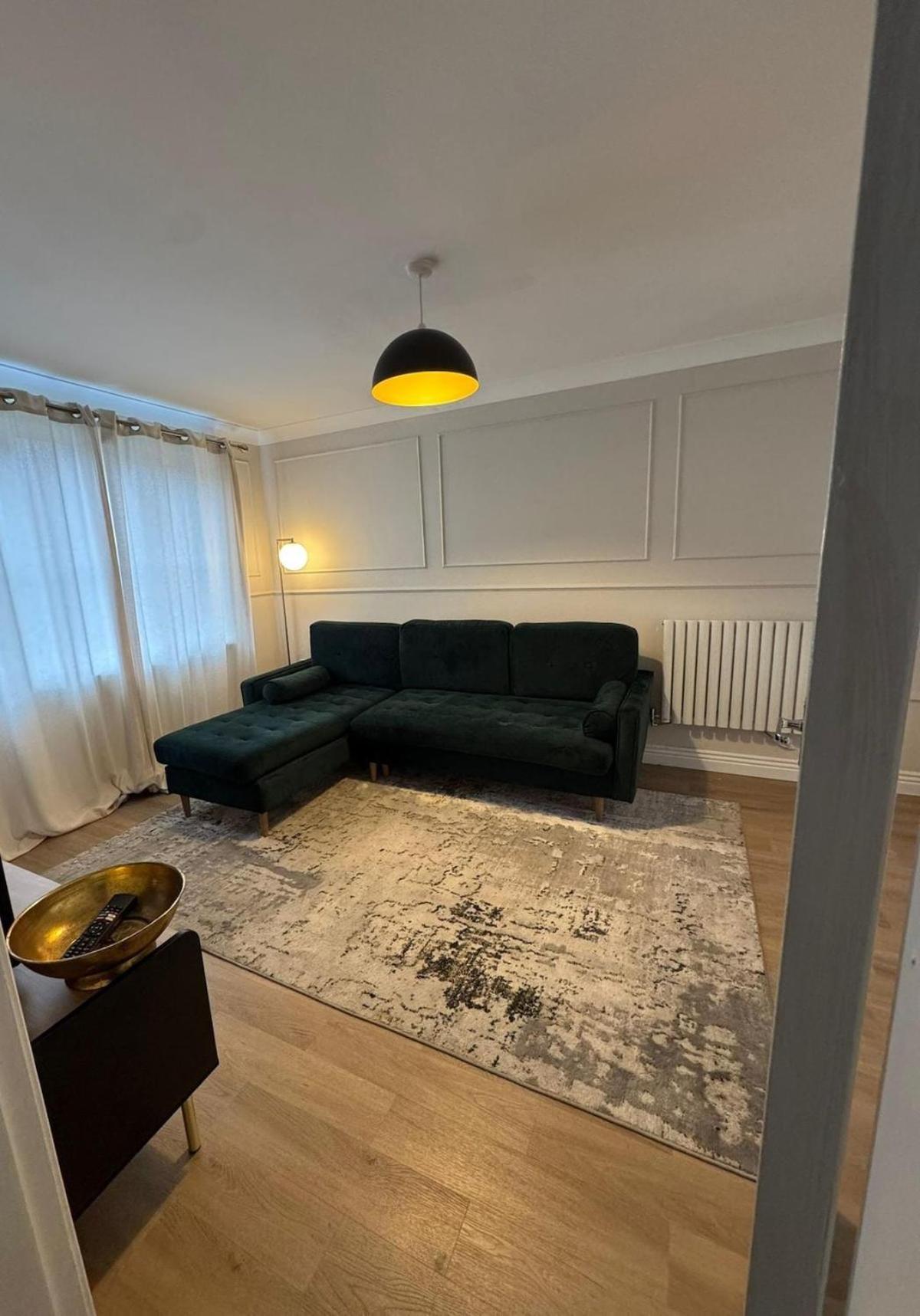 Stylish 5 Mins To Center Holiday home