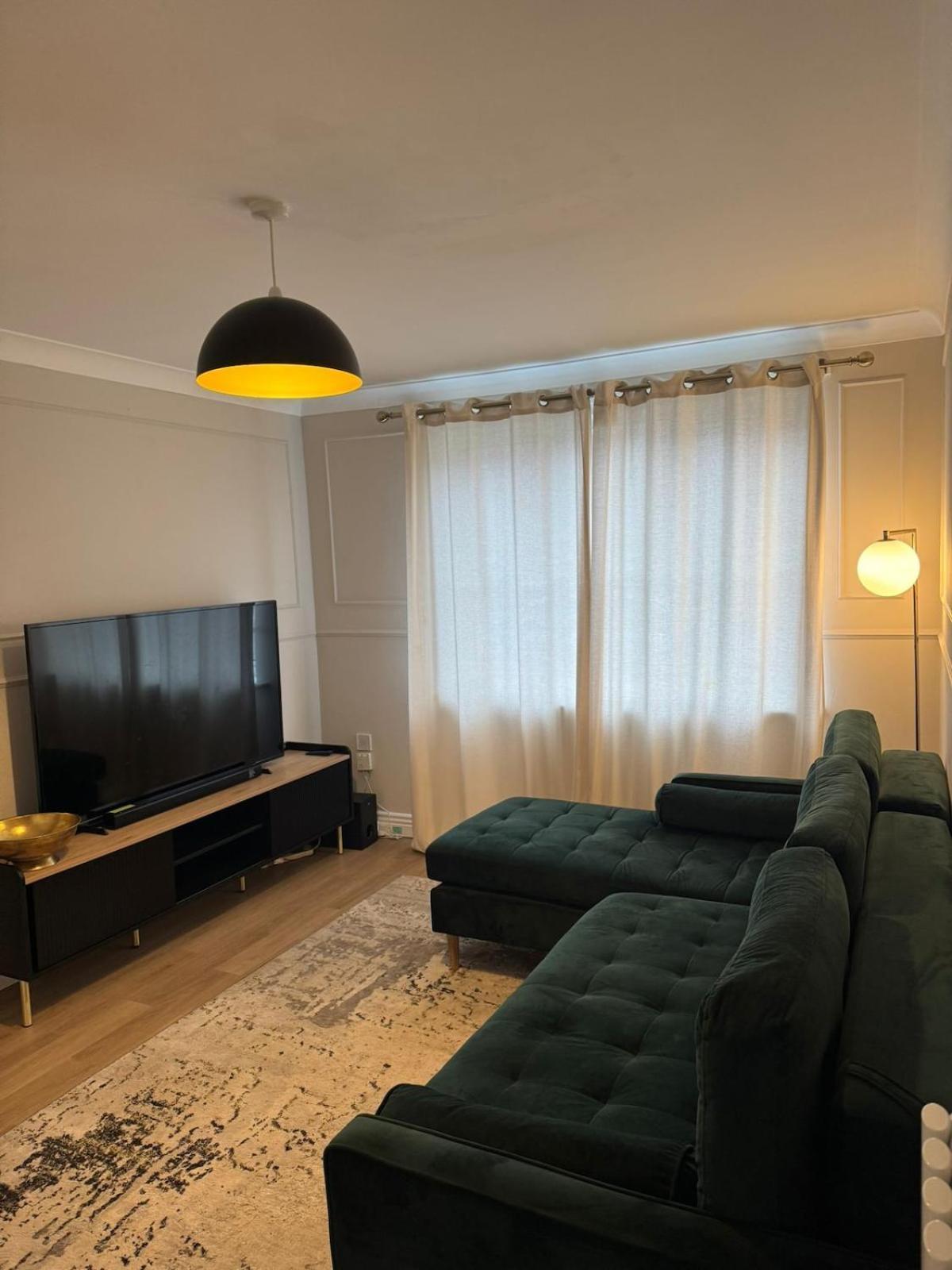 Holiday home Stylish 5 Mins To Center