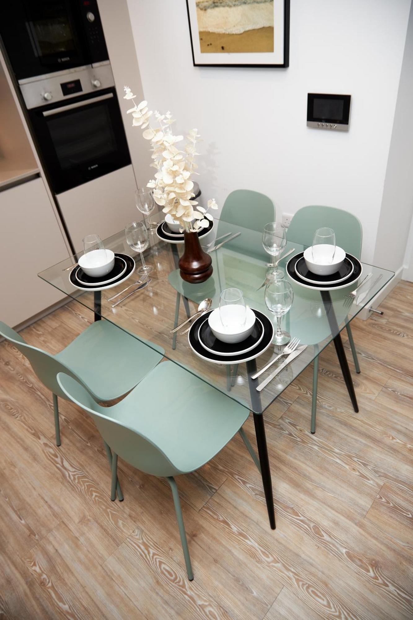 Luxury 2 Bedroom And Bathroom In With Balcony Manchester