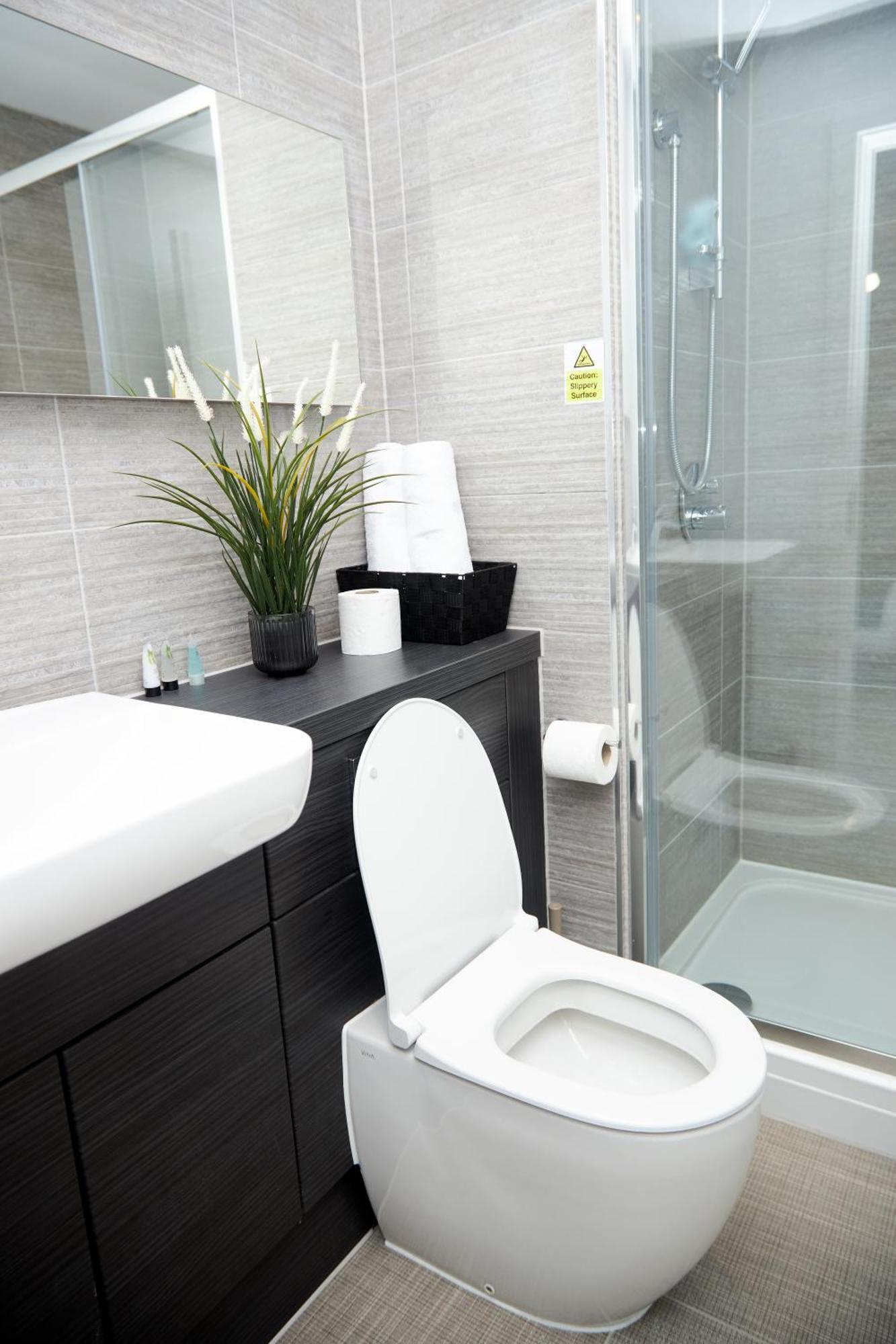 Luxury 2 Bedroom And Bathroom In With Balcony Appartement Manchester