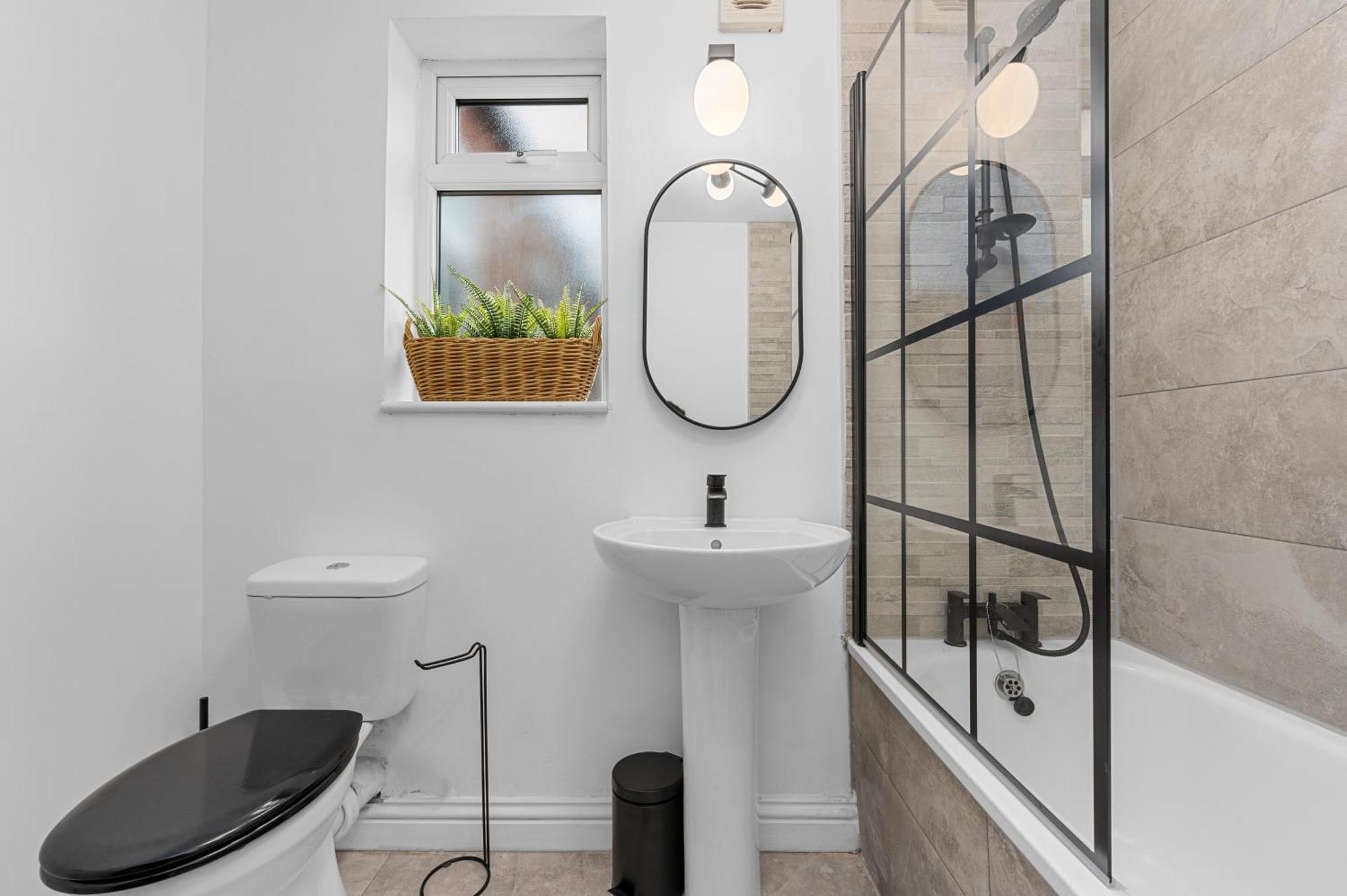 Holiday home Blissful Breaks Near Old Trafford Stadium *