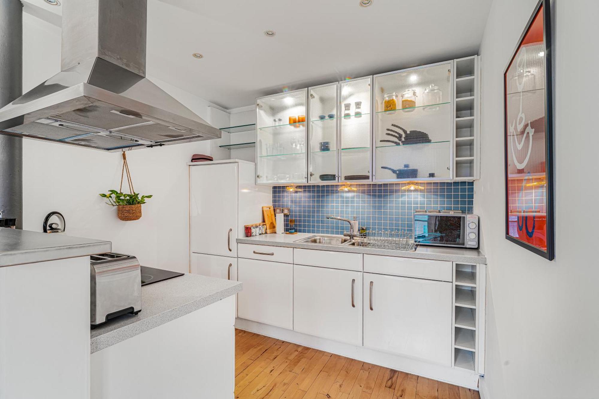 Central Studio Apartment *