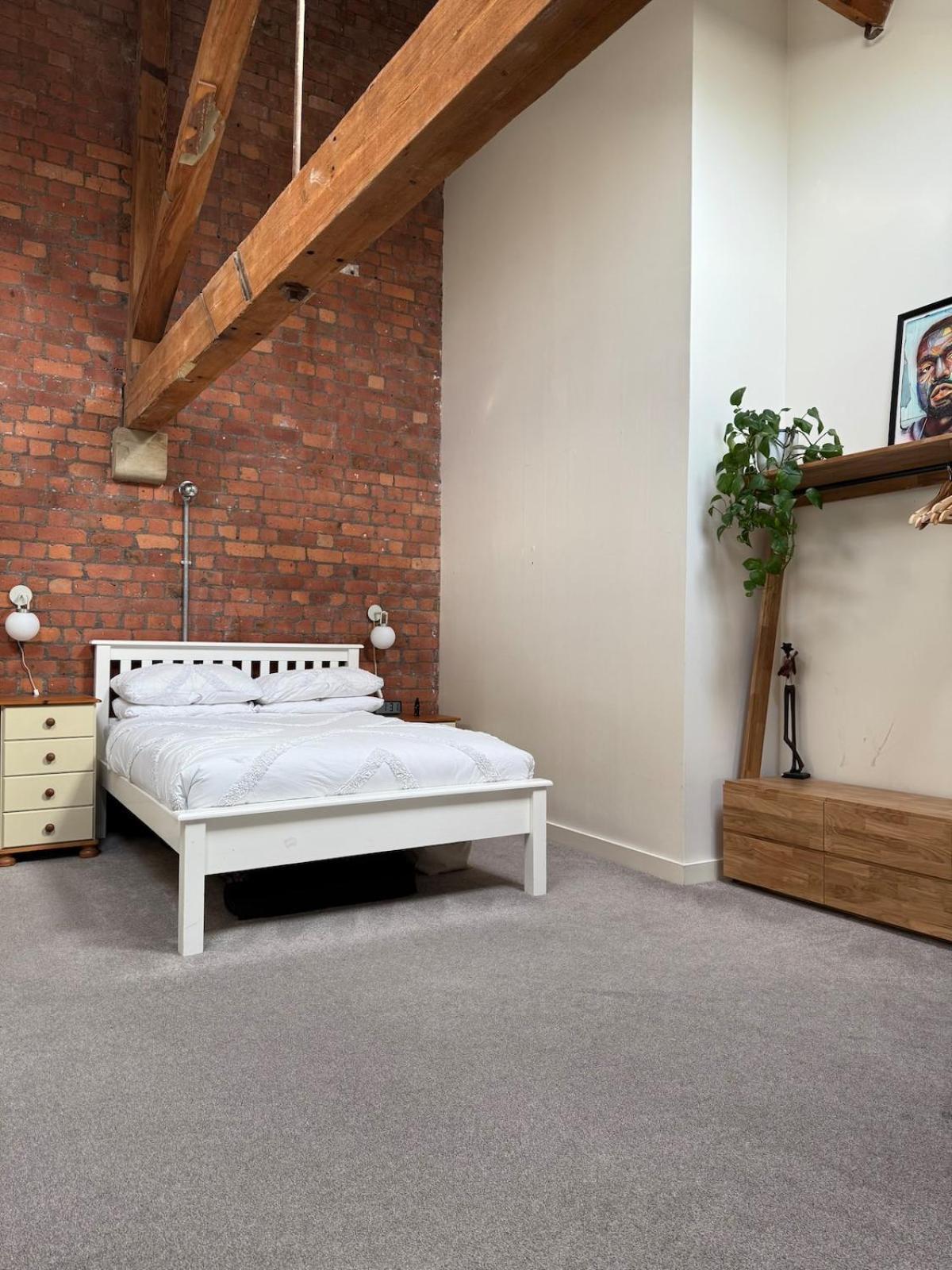 Lovely 2-bed Loft In Centre *