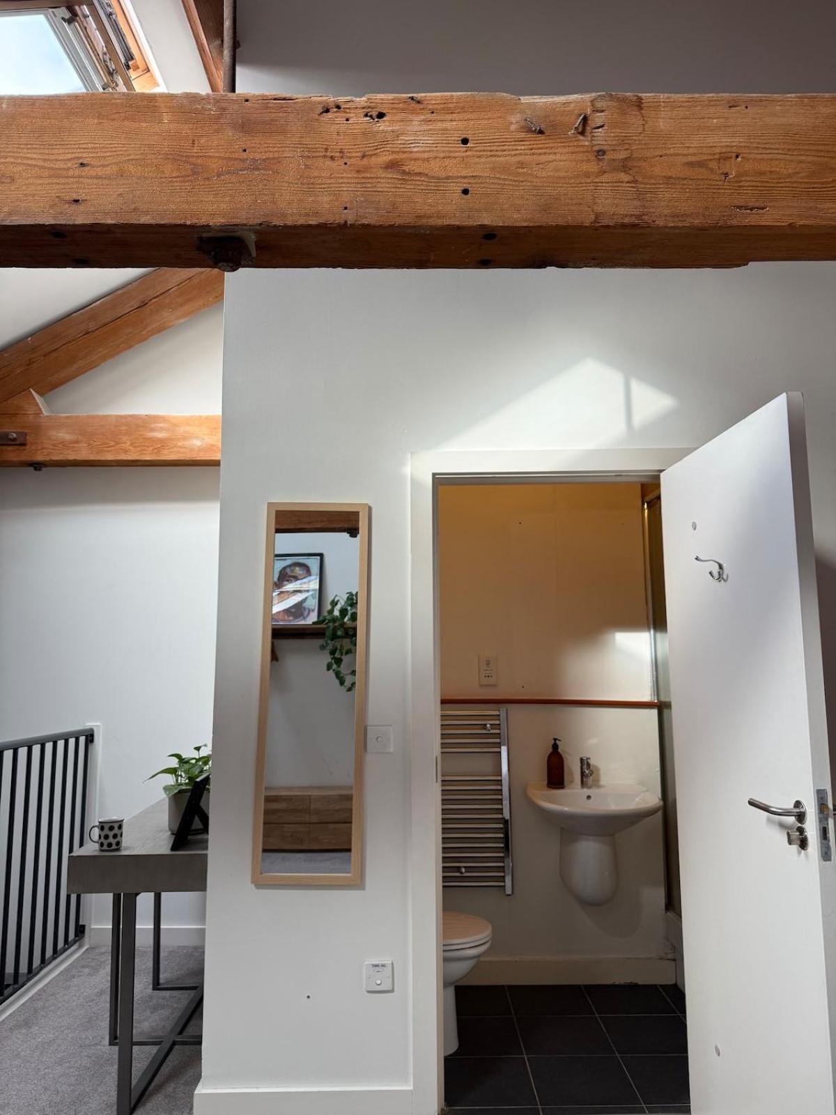 Lovely 2-bed Loft In Centre Apartment *