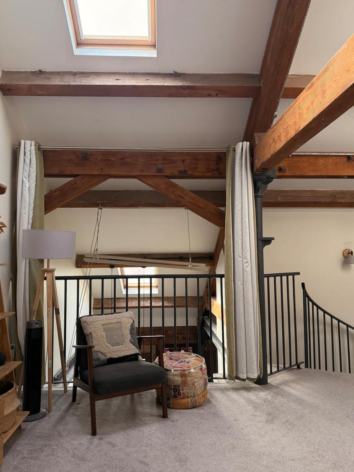 Lovely 2-bed Loft In Centre