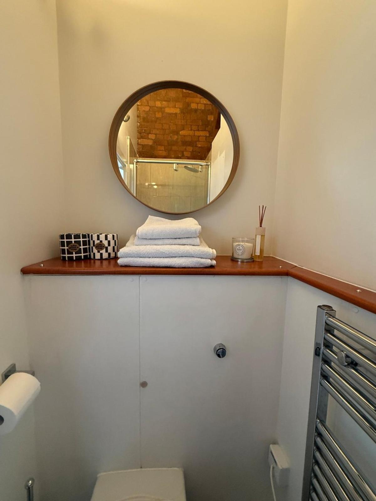 Lovely 2-bed Loft In Centre Apartment *