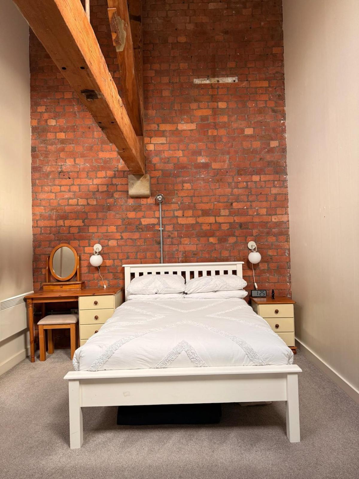 Lovely 2-bed Loft In Centre