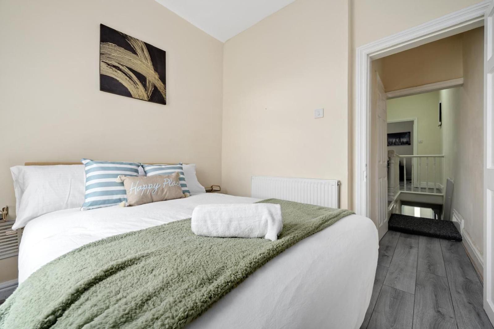 Luxury 4-bed Perfect For Contractors & Families W Free Parking *