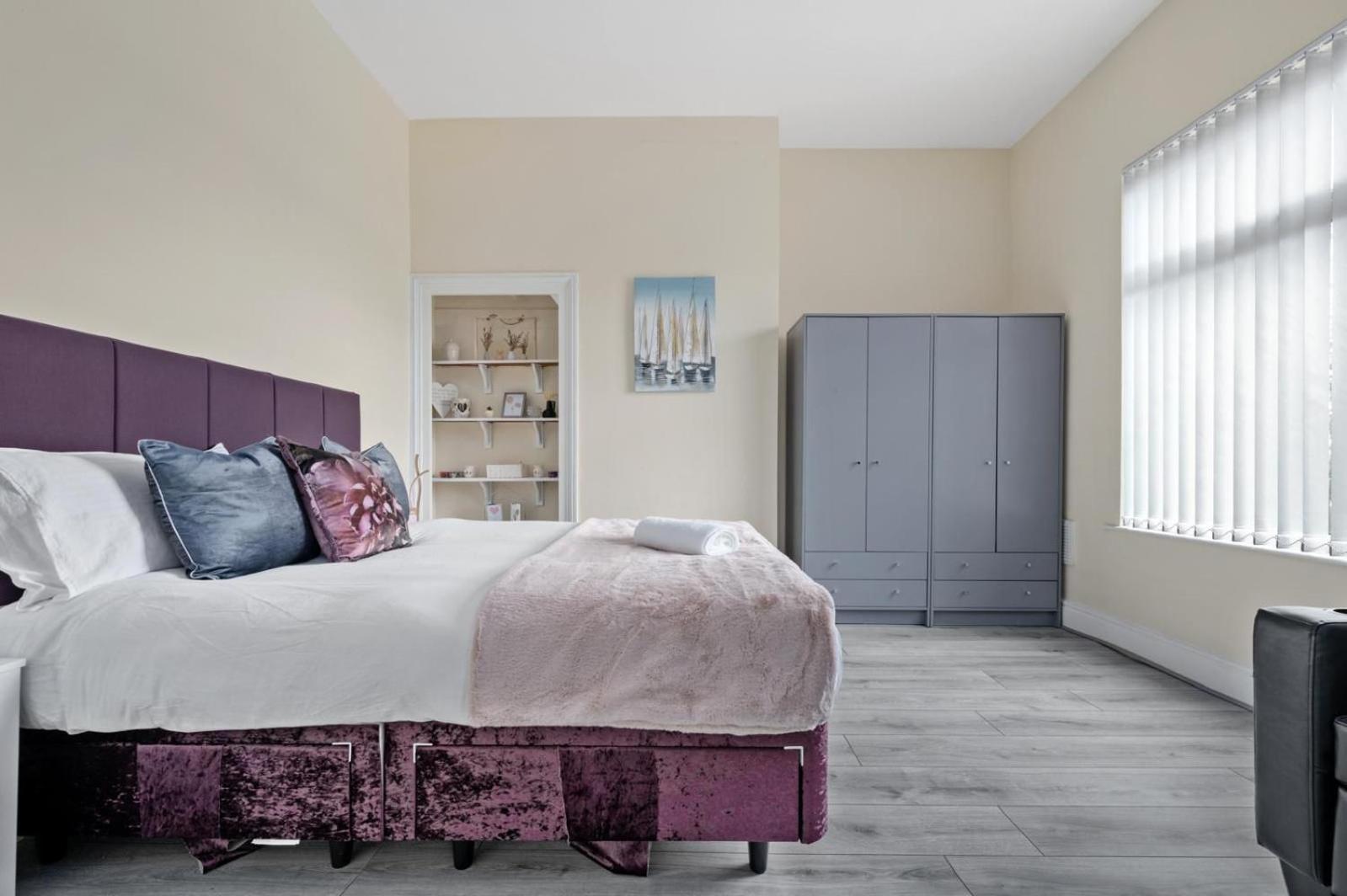 Holiday home Luxury 4-bed Perfect For Contractors & Families W Free Parking