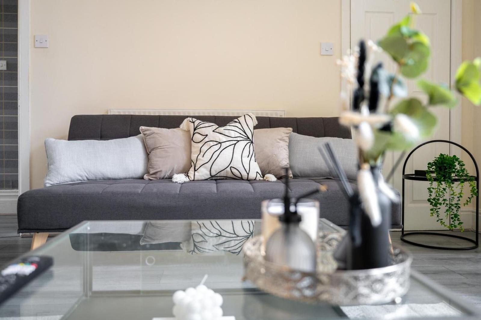 Luxury 4-bed Perfect For Contractors & Families W Free Parking Holiday home Manchester
