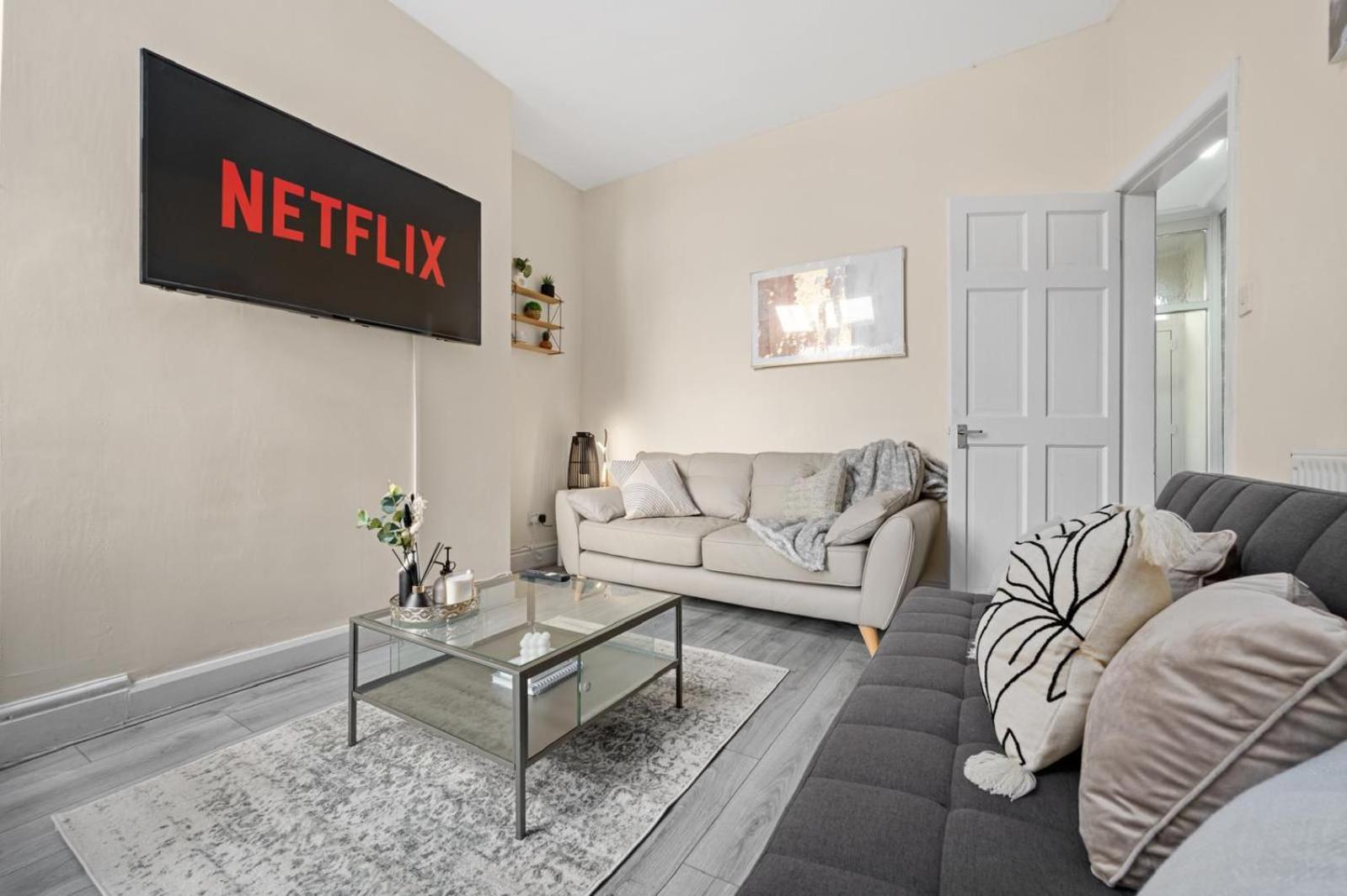 Luxury 4-bed Perfect For Contractors & Families W Free Parking *