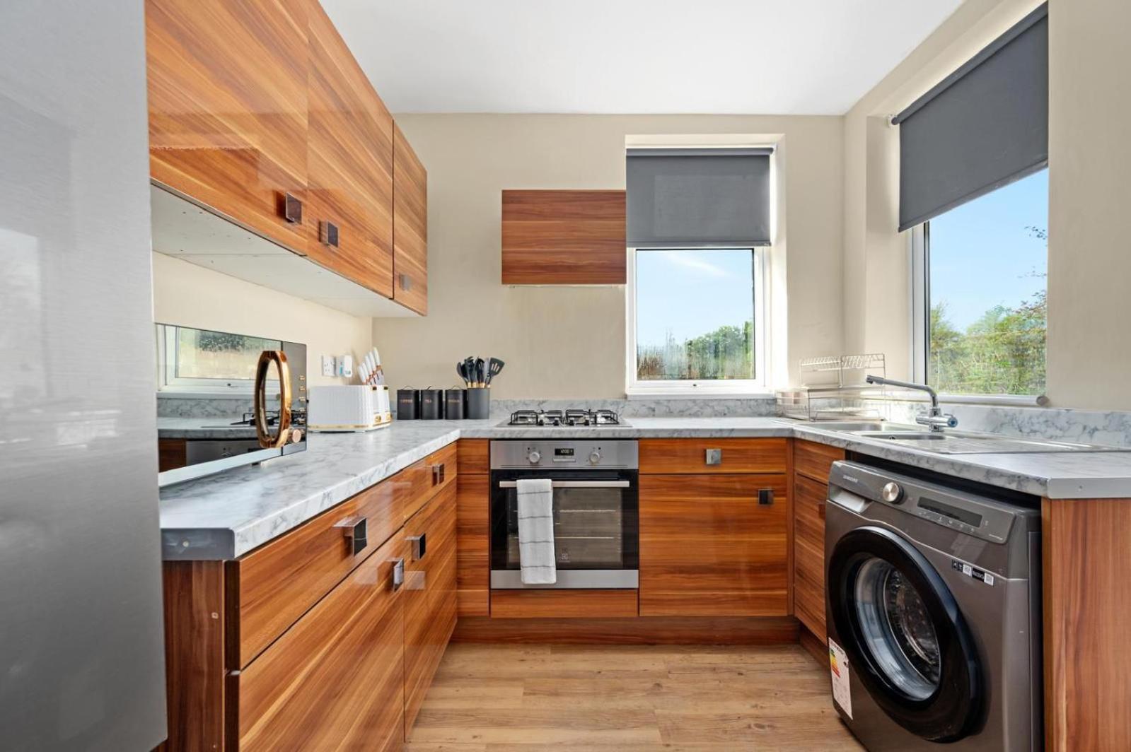 Luxury 4-bed Perfect For Contractors & Families W Free Parking Manchester