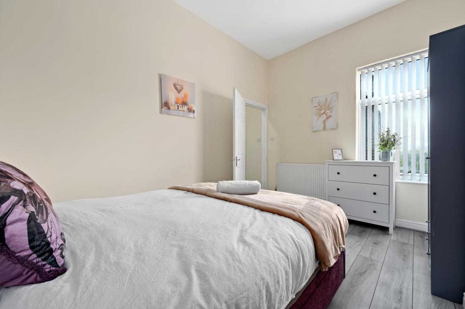 Luxury 4-bed Perfect For Contractors & Families W Free Parking