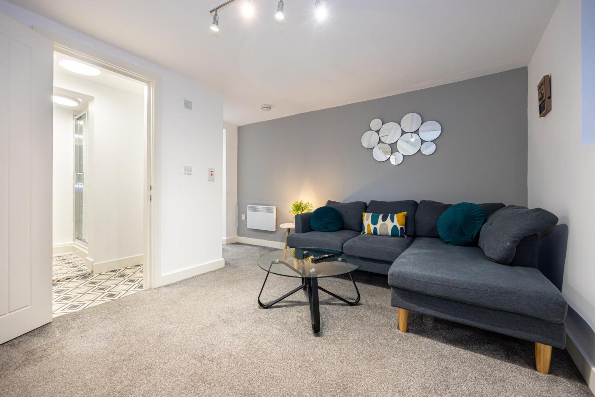 Stylish 2-bed Flat Steps From Tram Stop * Manchester