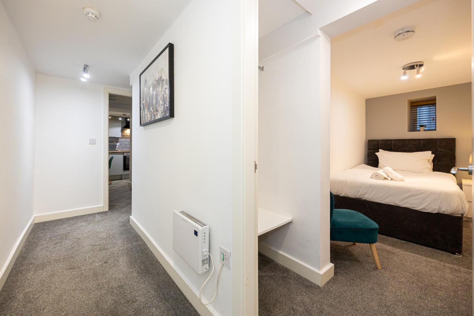 Apartment Stylish 2-bed Flat Steps From Tram Stop