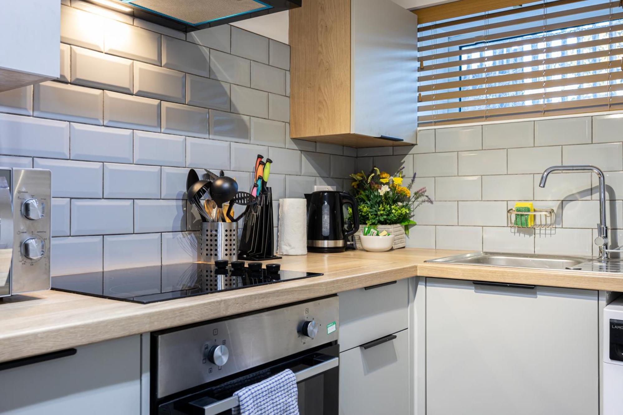 Stylish 2-bed Flat Steps From Tram Stop Apartment Manchester