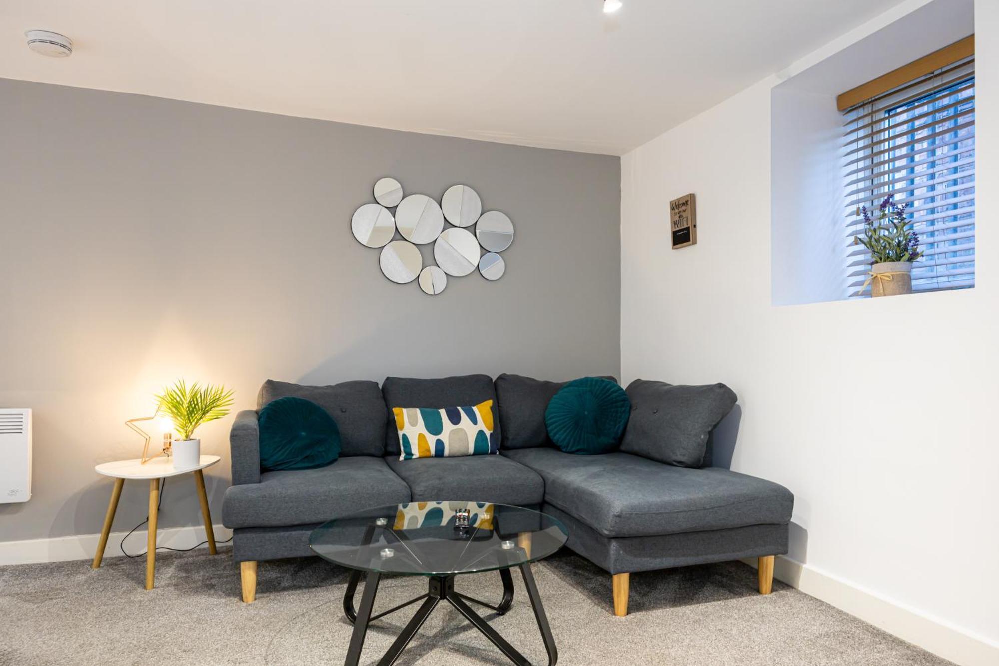 Apartment Stylish 2-bed Flat Steps From Tram Stop Manchester