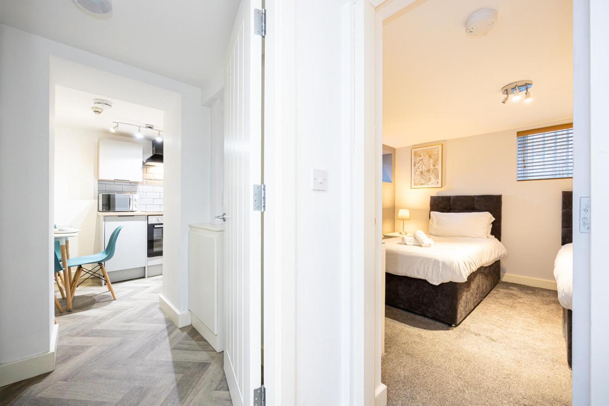 Stylish 2-bed Flat Steps From Tram Stop Manchester