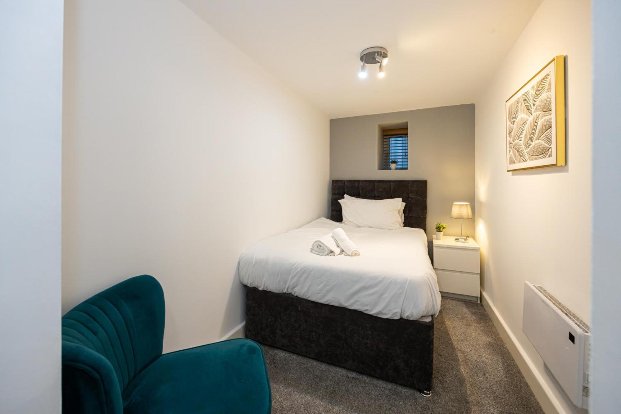 Stylish 2-bed Flat Steps From Tram Stop * Manchester