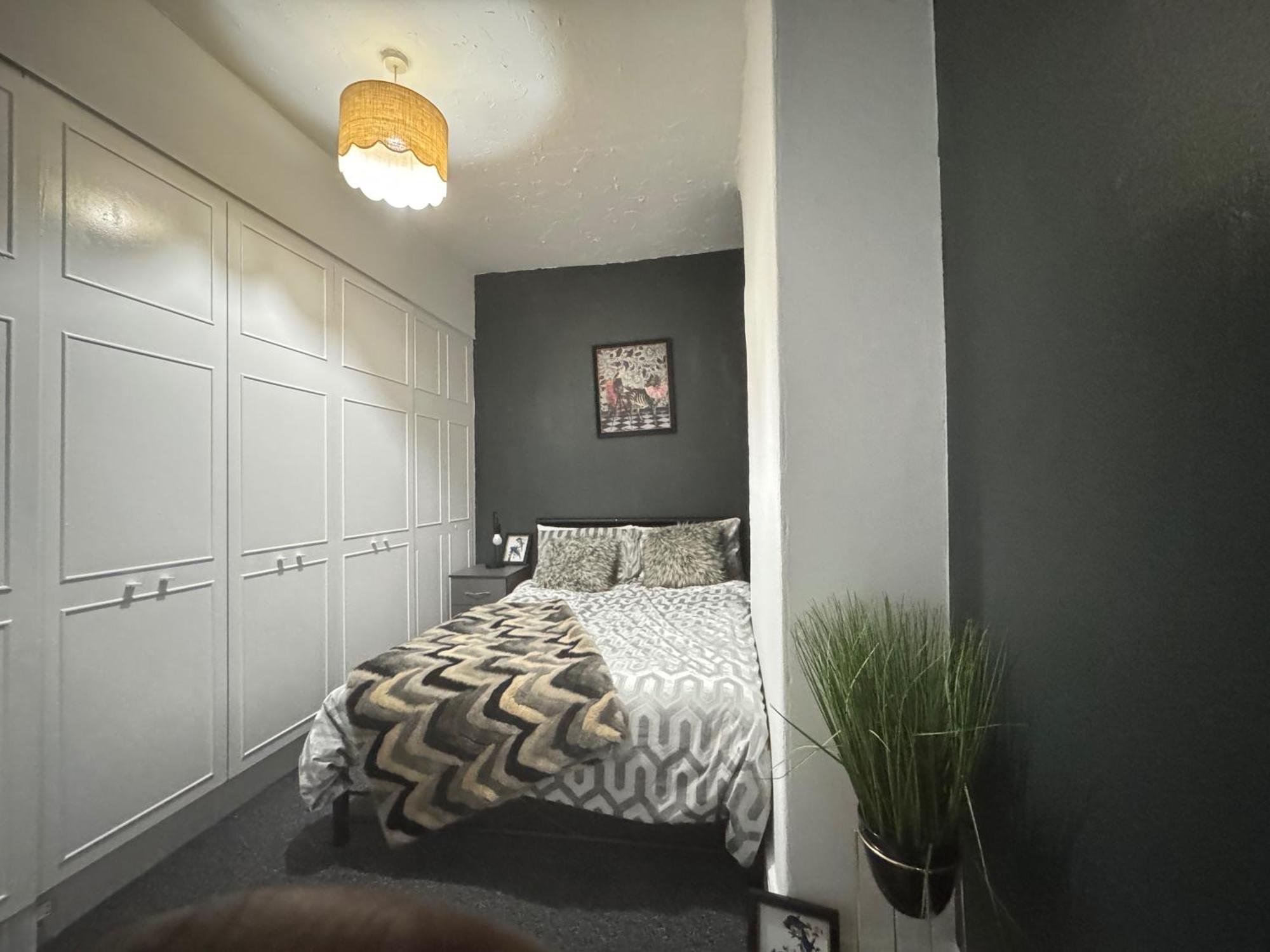 - House - Sleeps 6 - Parking - Garden Holiday home