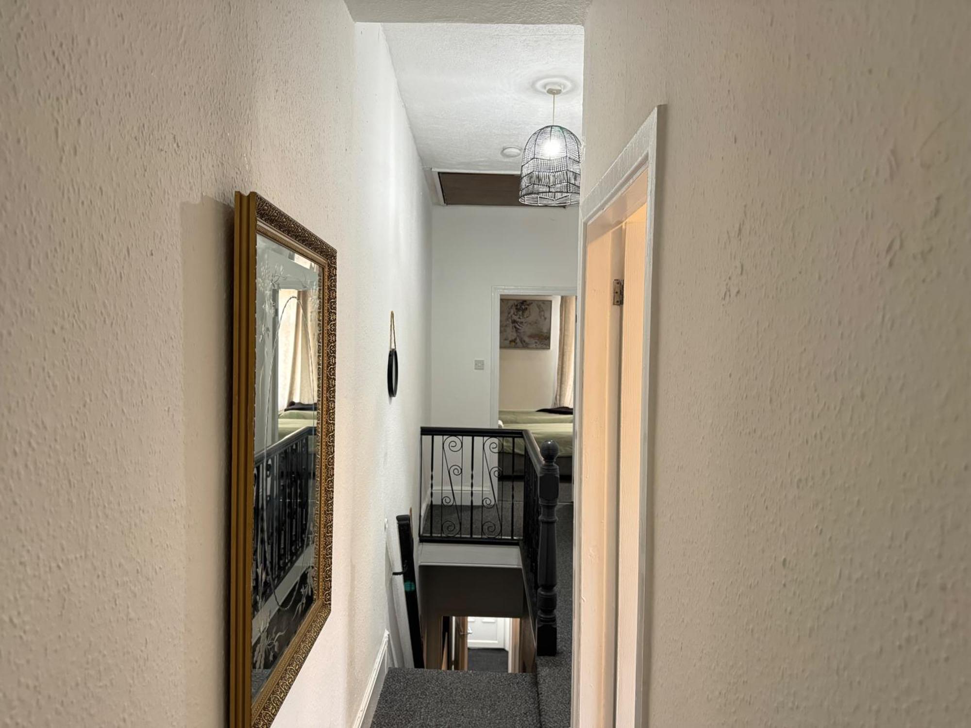 - House - Sleeps 6 - Parking - Garden