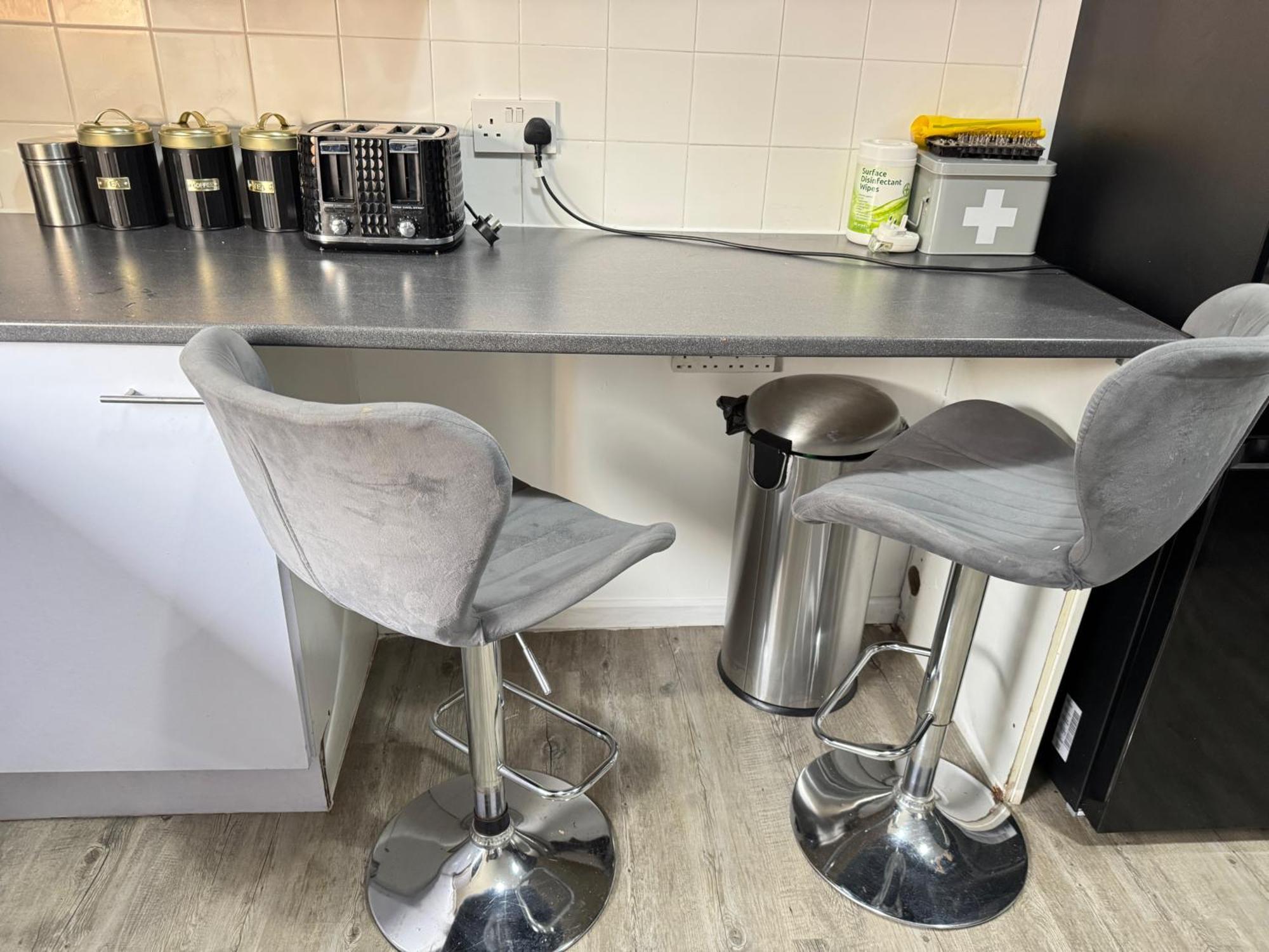 - House - Sleeps 6 - Parking - Garden Manchester