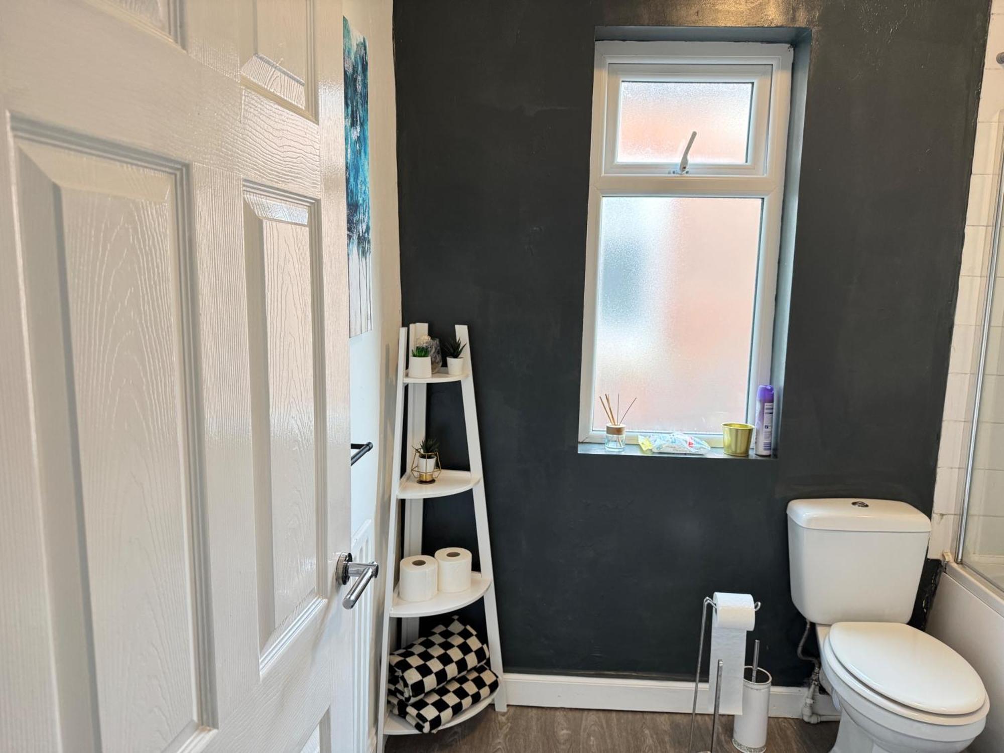 - House - Sleeps 6 - Parking - Garden