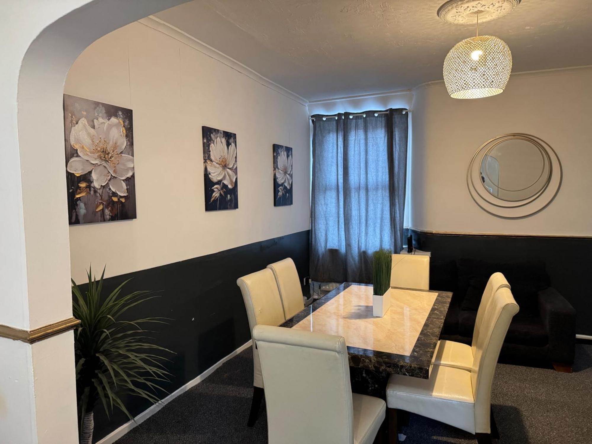 - House - Sleeps 6 - Parking - Garden