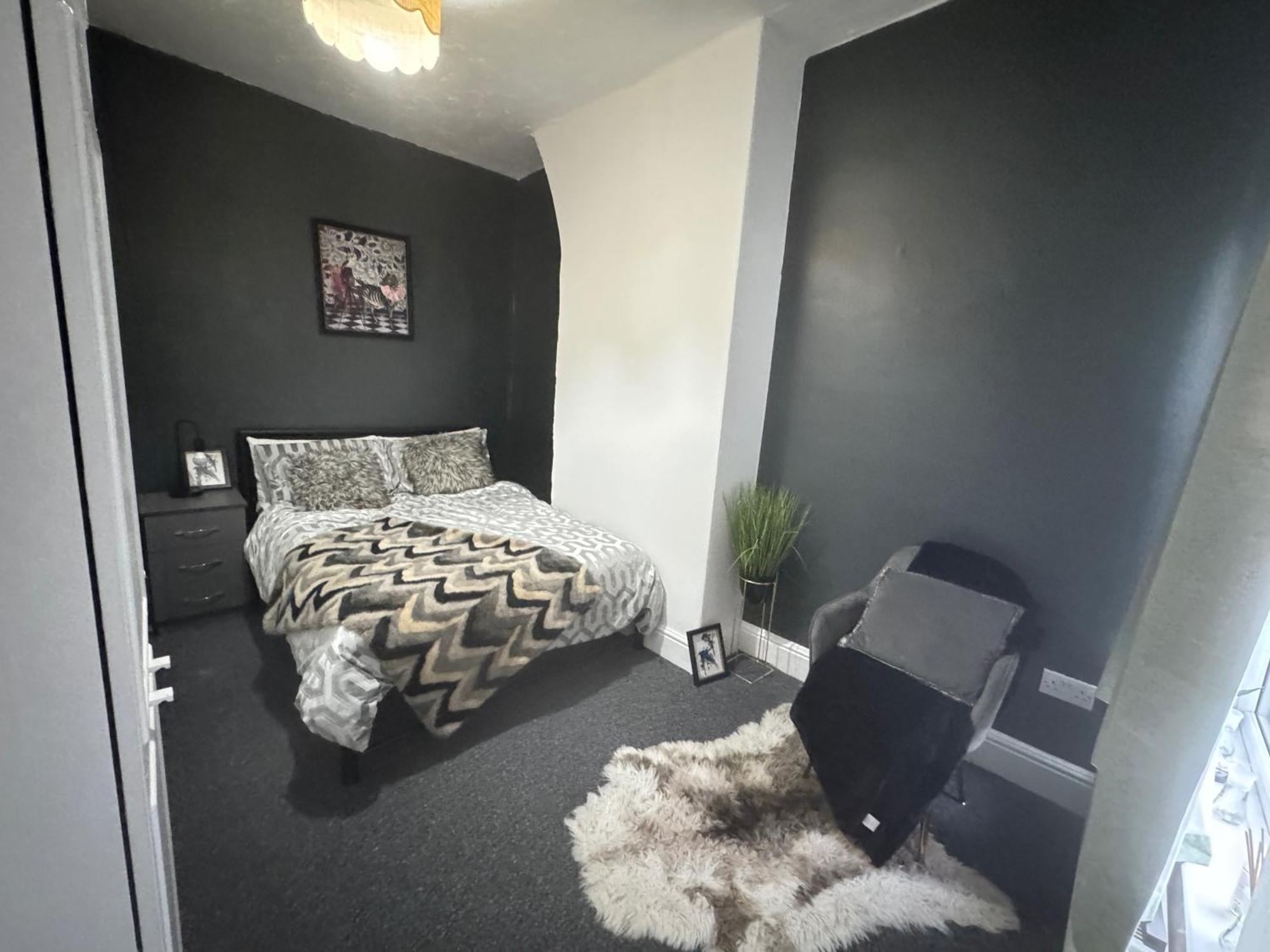 - House - Sleeps 6 - Parking - Garden *