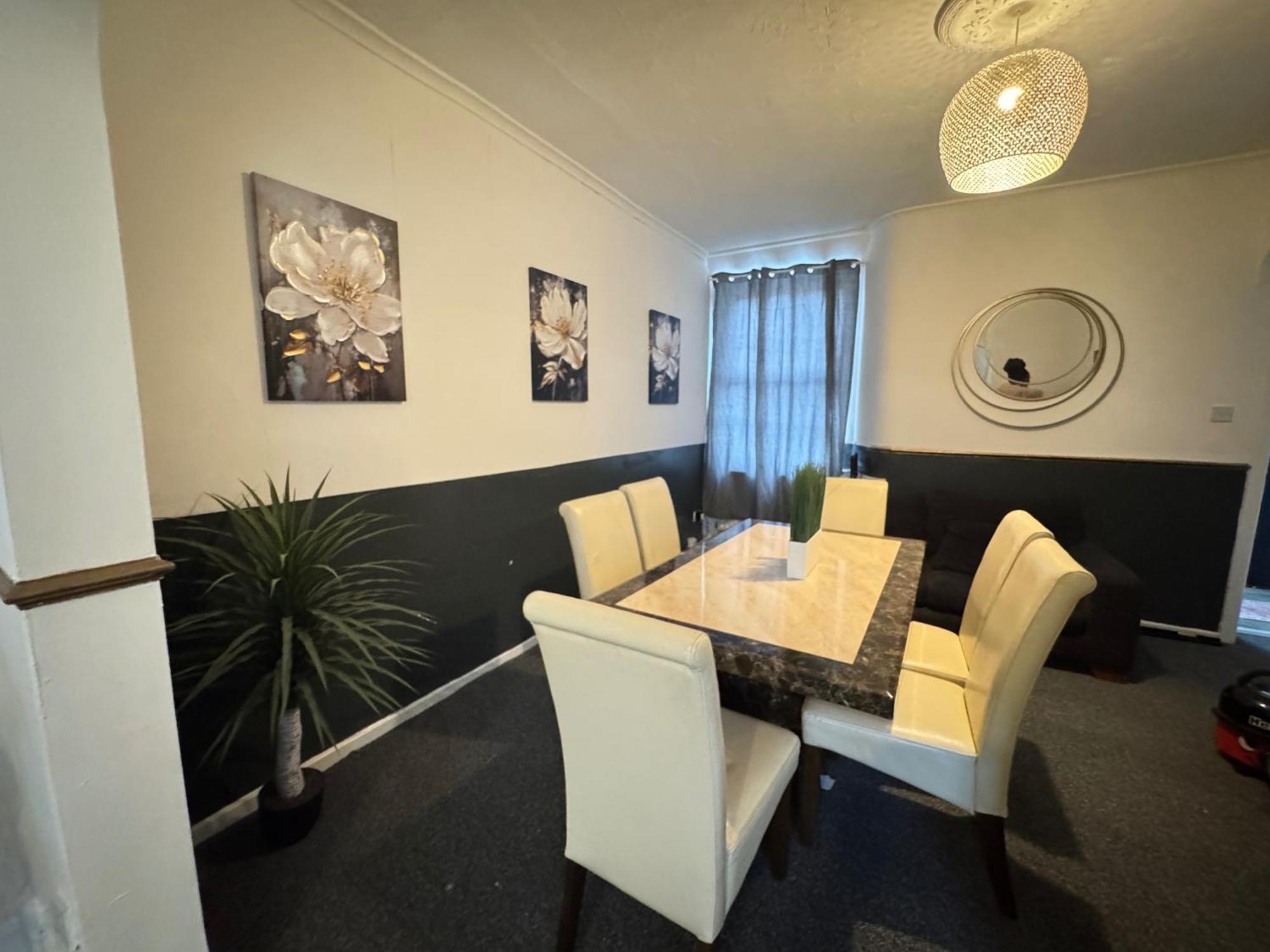 - House - Sleeps 6 - Parking - Garden