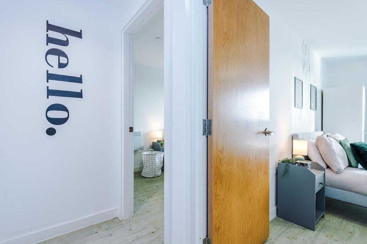Sleeps 6, Stunning 2bed With Dart Board & Amazing Views Apartment Manchester