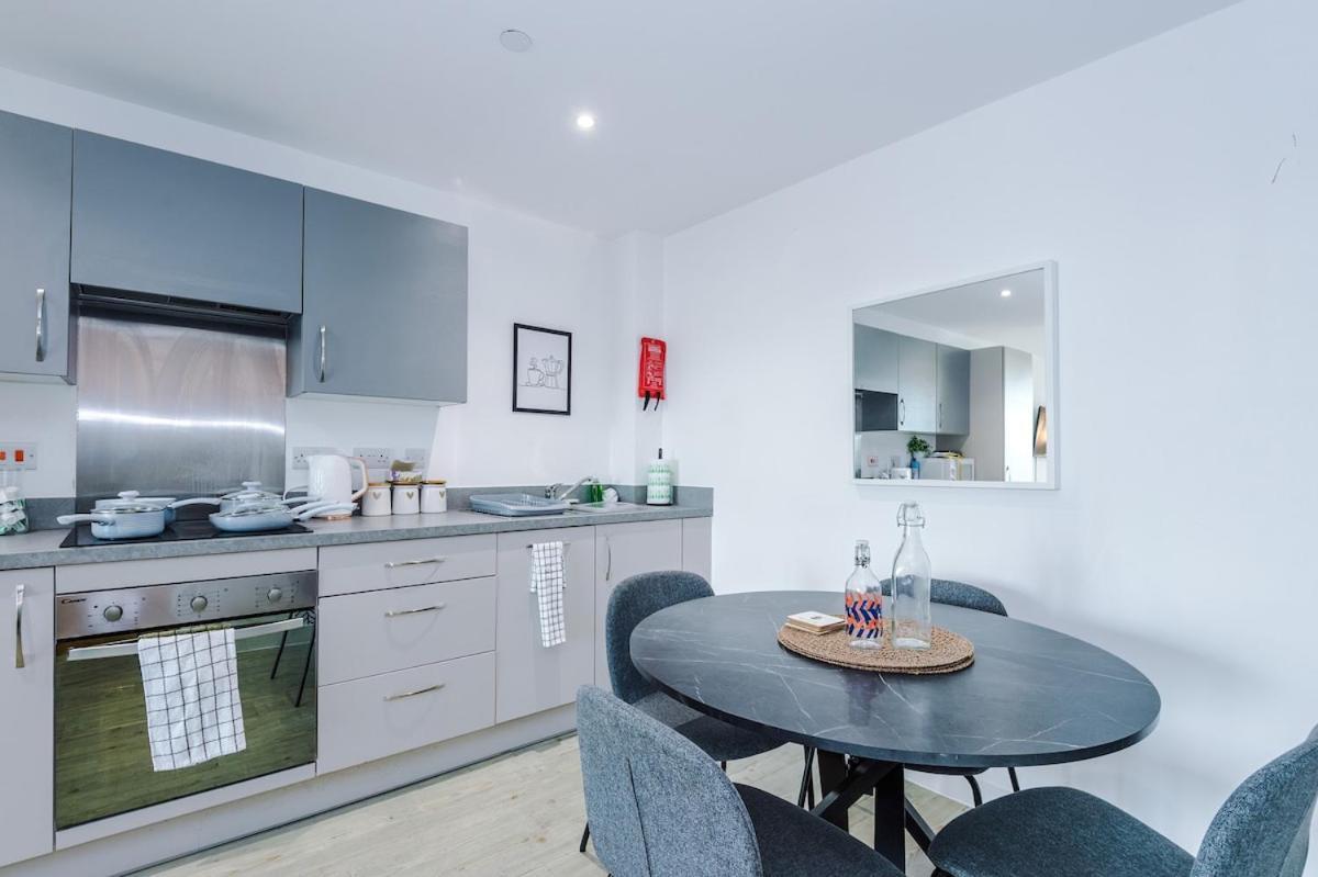 Sleeps 6, Stunning 2bed With Dart Board & Amazing Views * Manchester