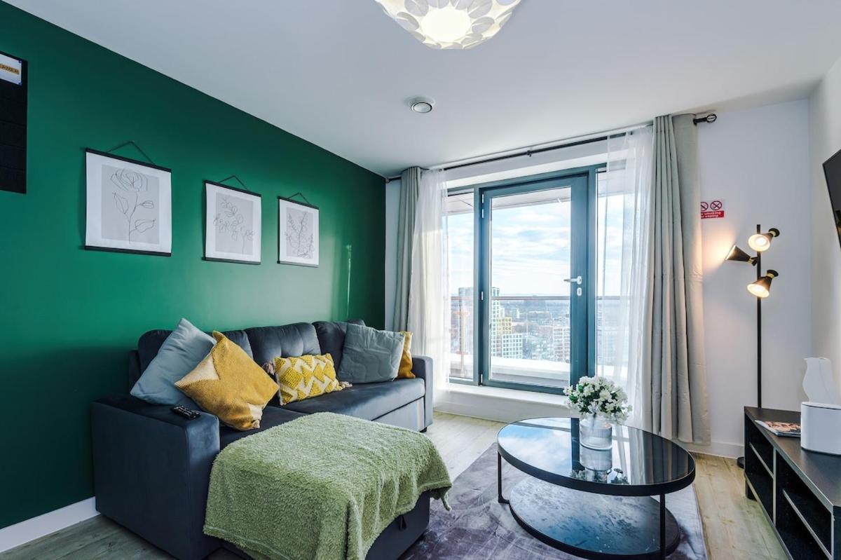 Sleeps 6, Stunning 2bed With Dart Board & Amazing Views * Manchester
