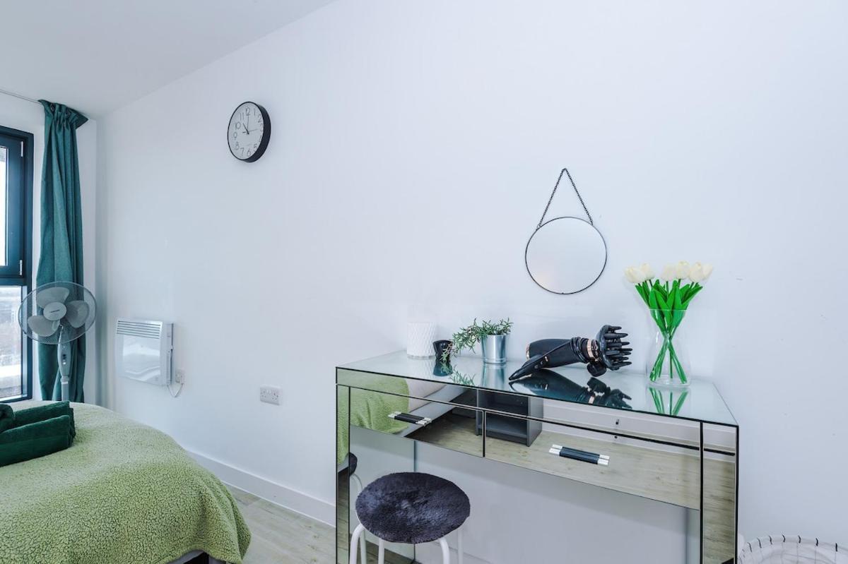 Apartment Sleeps 6, Stunning 2bed With Dart Board & Amazing Views