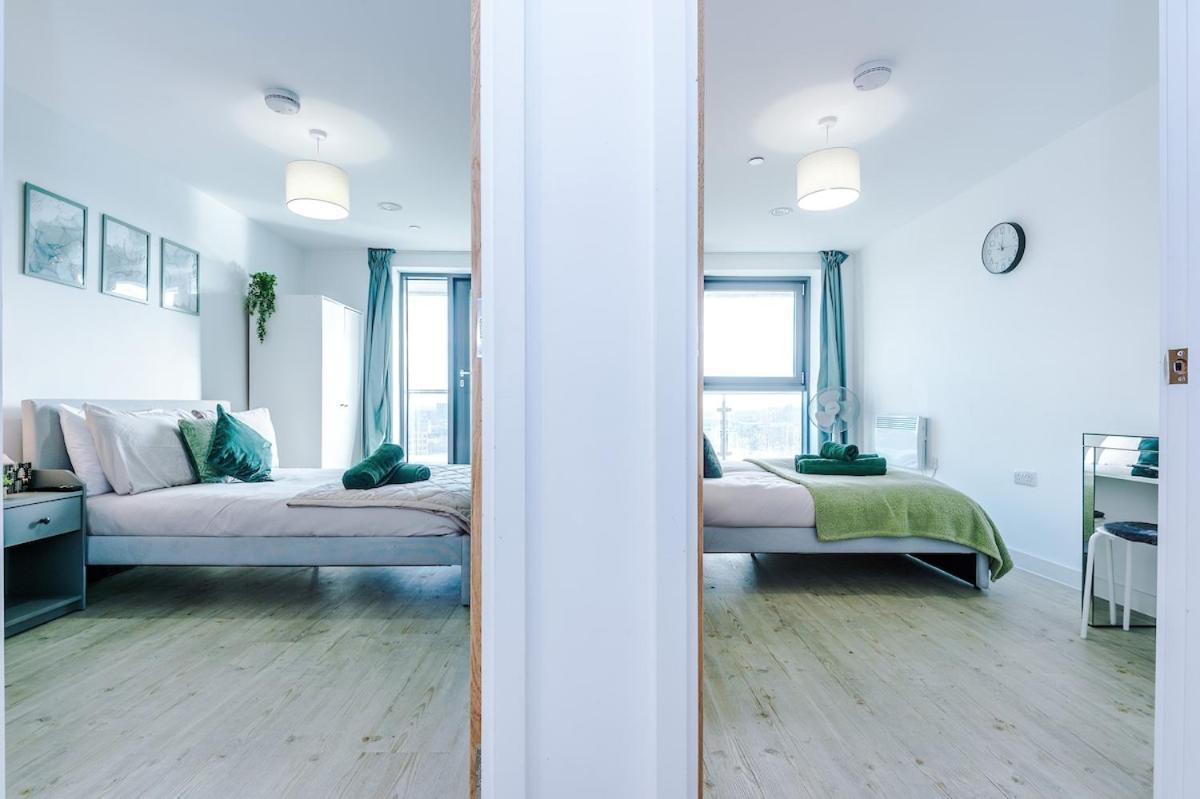 Apartment Sleeps 6, Stunning 2bed With Dart Board & Amazing Views Manchester