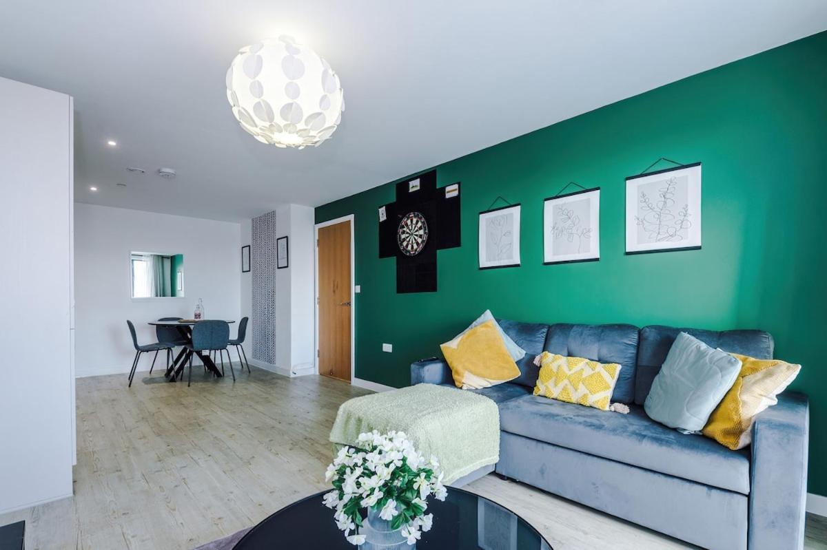 Sleeps 6, Stunning 2bed With Dart Board & Amazing Views Apartment Manchester