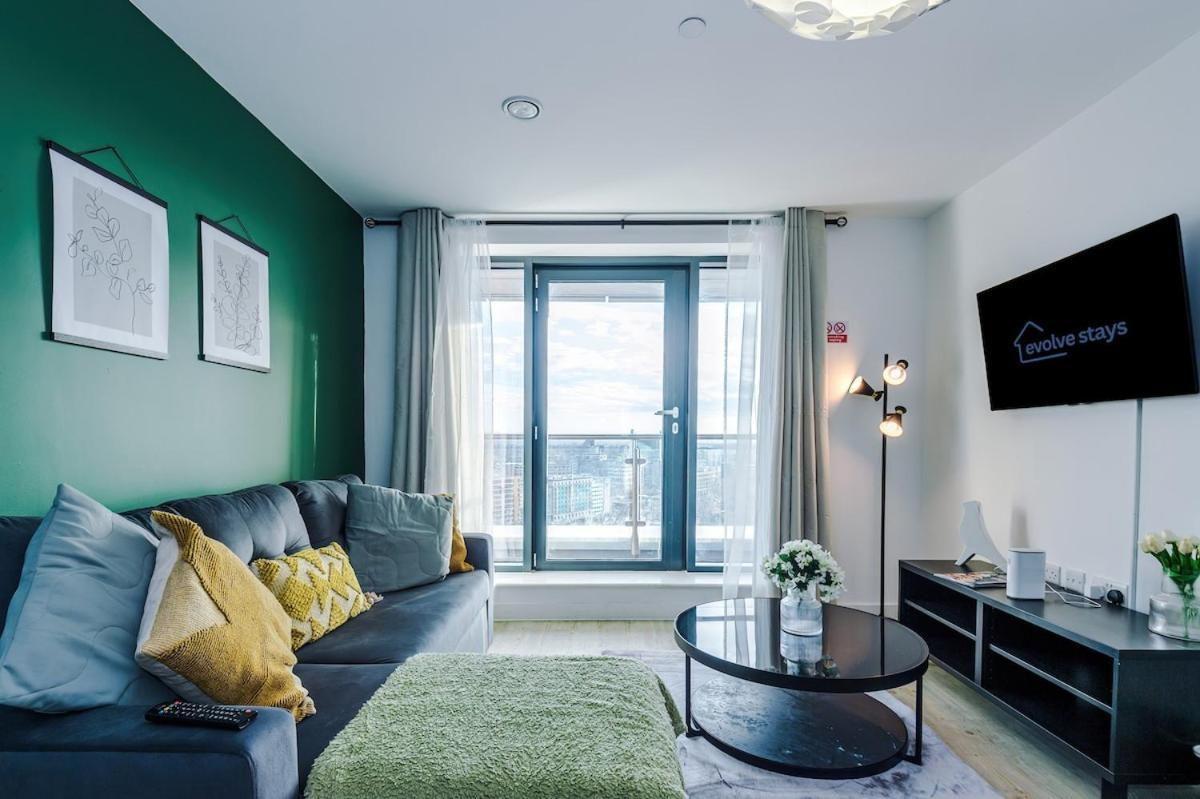 Sleeps 6, Stunning 2bed With Dart Board & Amazing Views Apartment Manchester