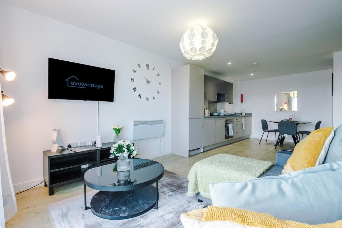Sleeps 6, Stunning 2bed With Dart Board & Amazing Views Apartment *