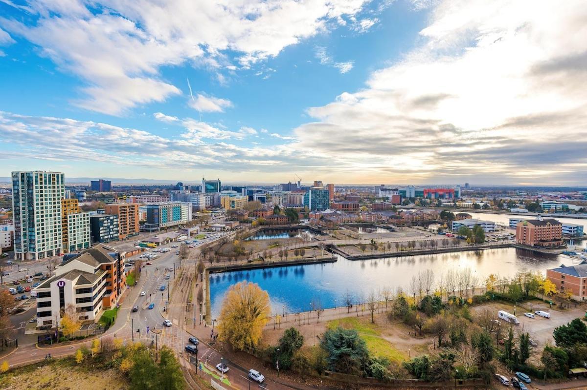 Sleeps 6, Stunning 2bed With Dart Board & Amazing Views Apartment *