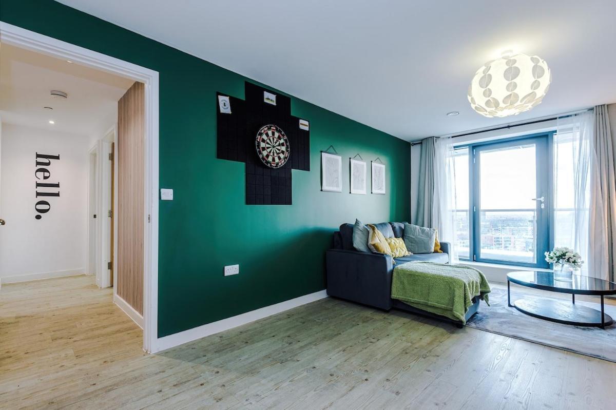 Sleeps 6, Stunning 2bed With Dart Board & Amazing Views Apartment *
