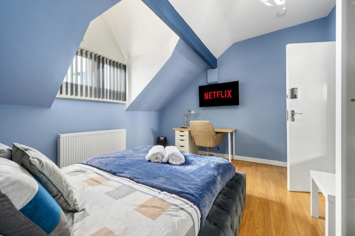 Mega Flat Near Centre And Etihad Stadium Apartment