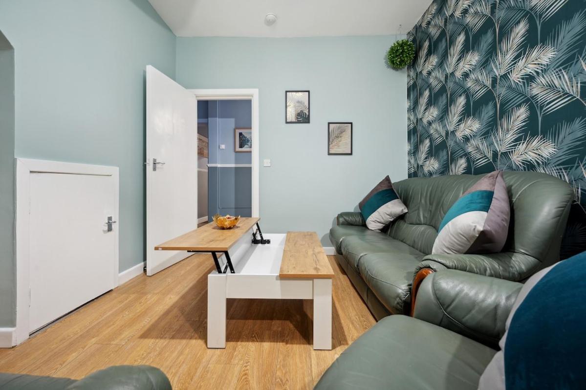 Mega Flat Near Centre And Etihad Stadium