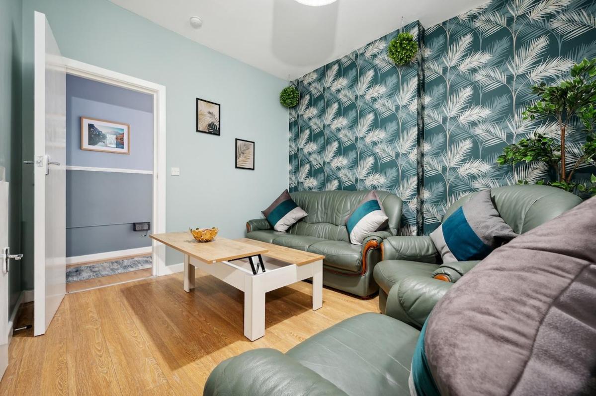 Mega Flat Near Centre And Etihad Stadium *