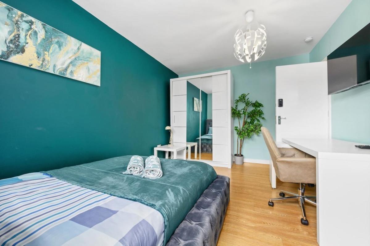 Mega Flat Near Centre And Etihad Stadium