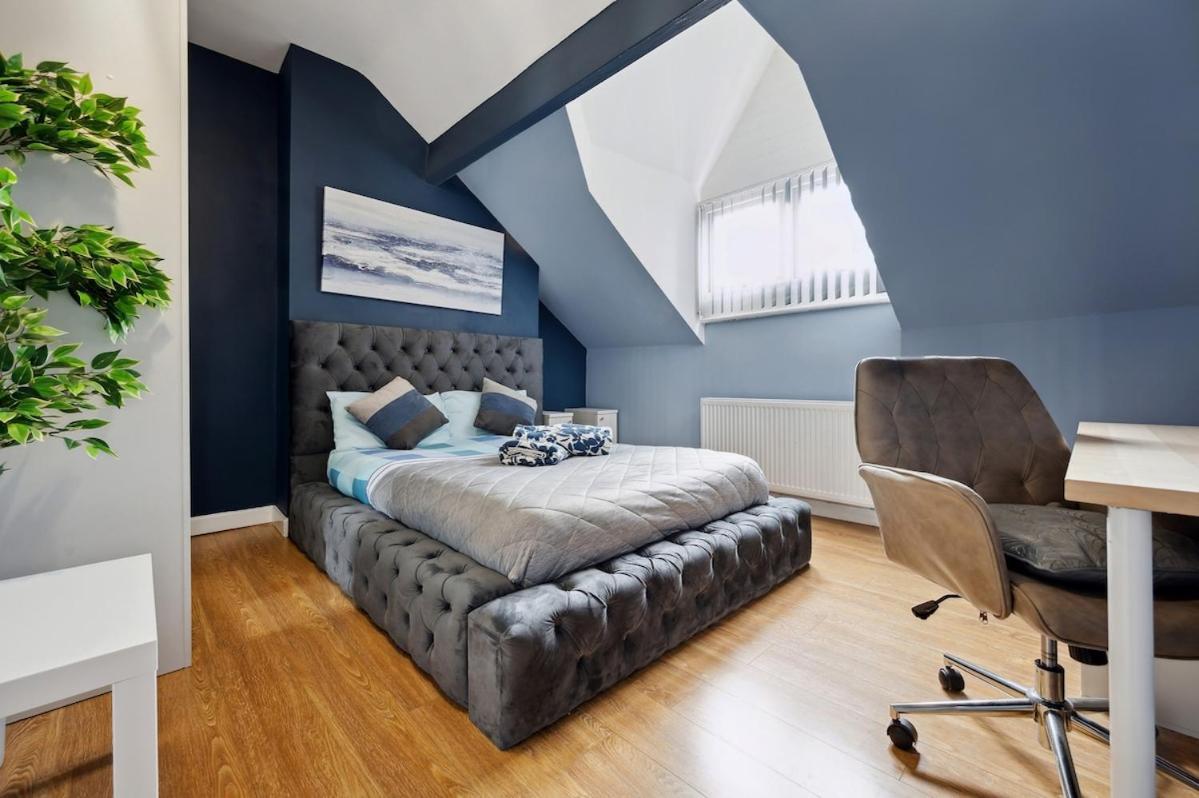 Mega Flat Near Centre And Etihad Stadium
